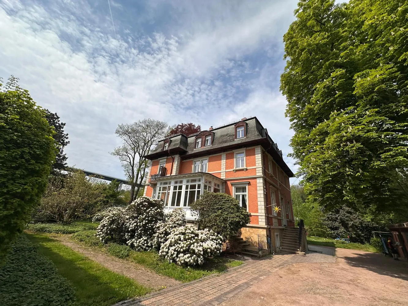 4 Zimmer Wohnung mit 165 m² in Dresden – Bild 1