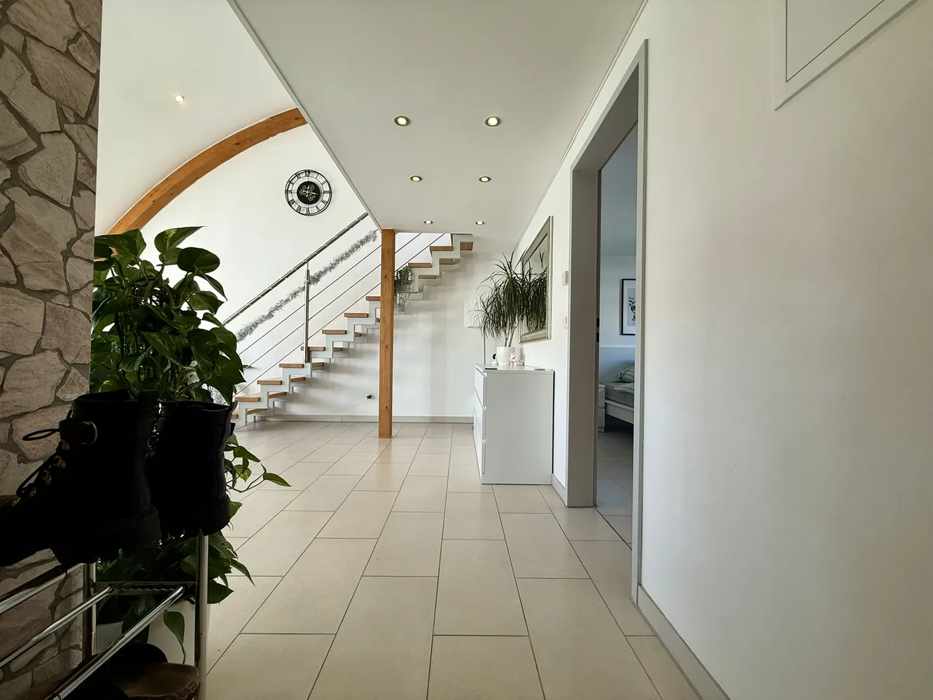 2 Zimmer Wohnung mit 67 m² in Wuppertal – Bild 2