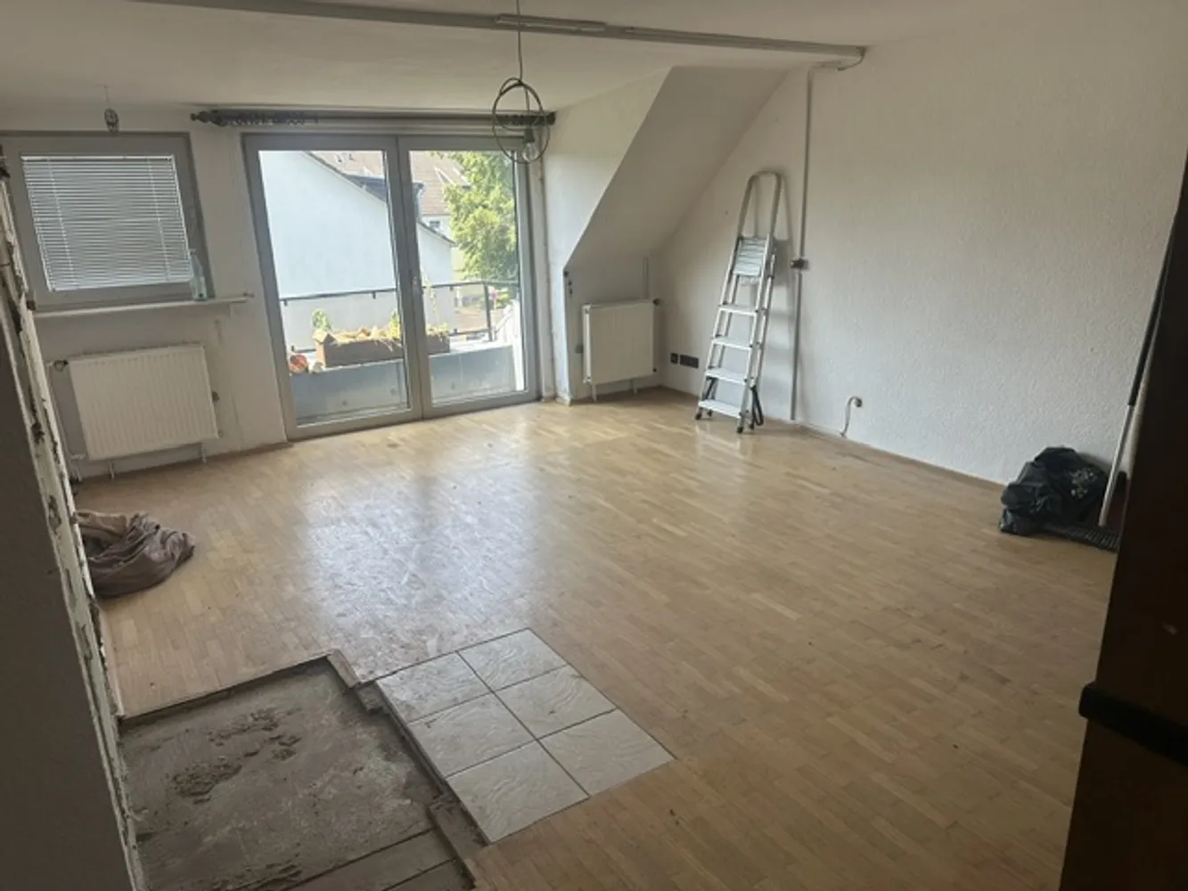 4 Zimmer Wohnung mit 100 m² in Düsseldorf – Bild 1