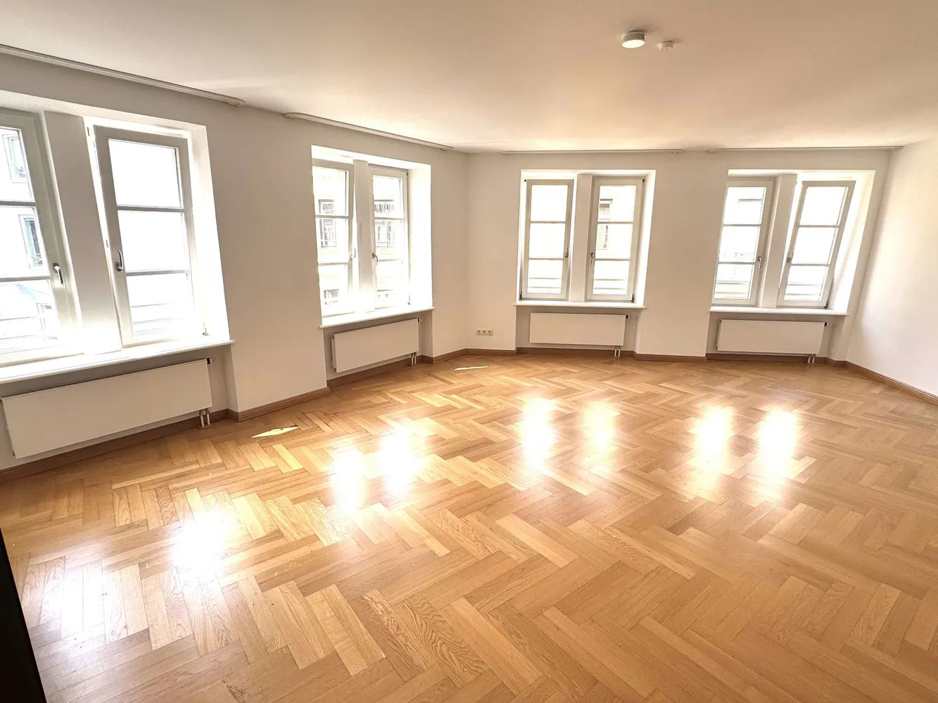 3 Zimmer Wohnung mit 97 m² in München – Bild 3