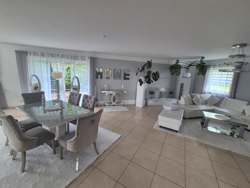 7 Zimmer Haus mit 240 m² in Siegen – Bild 1