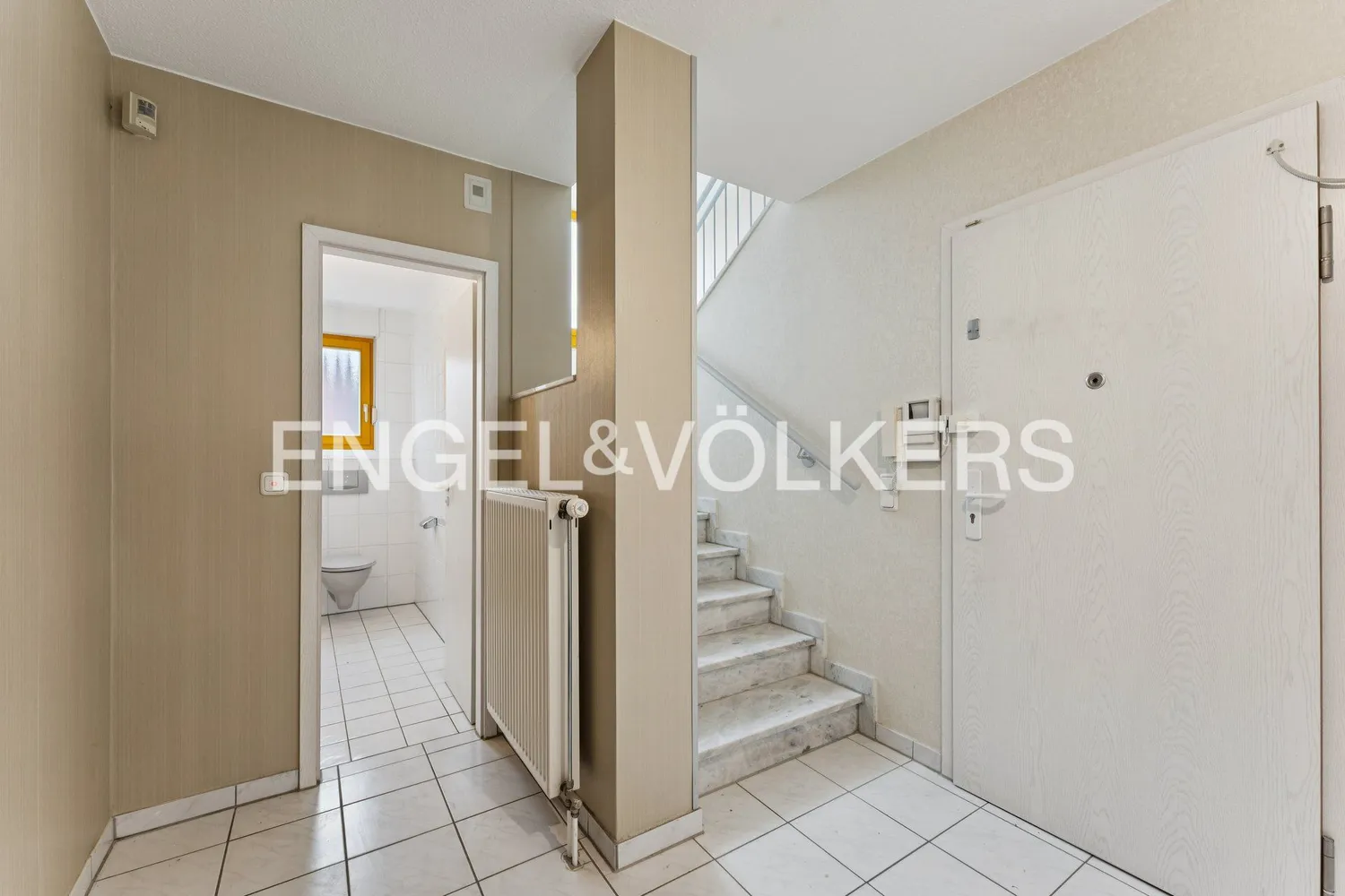 4 room apartment with 104 m² in Frankfurt am Main – Photo 1