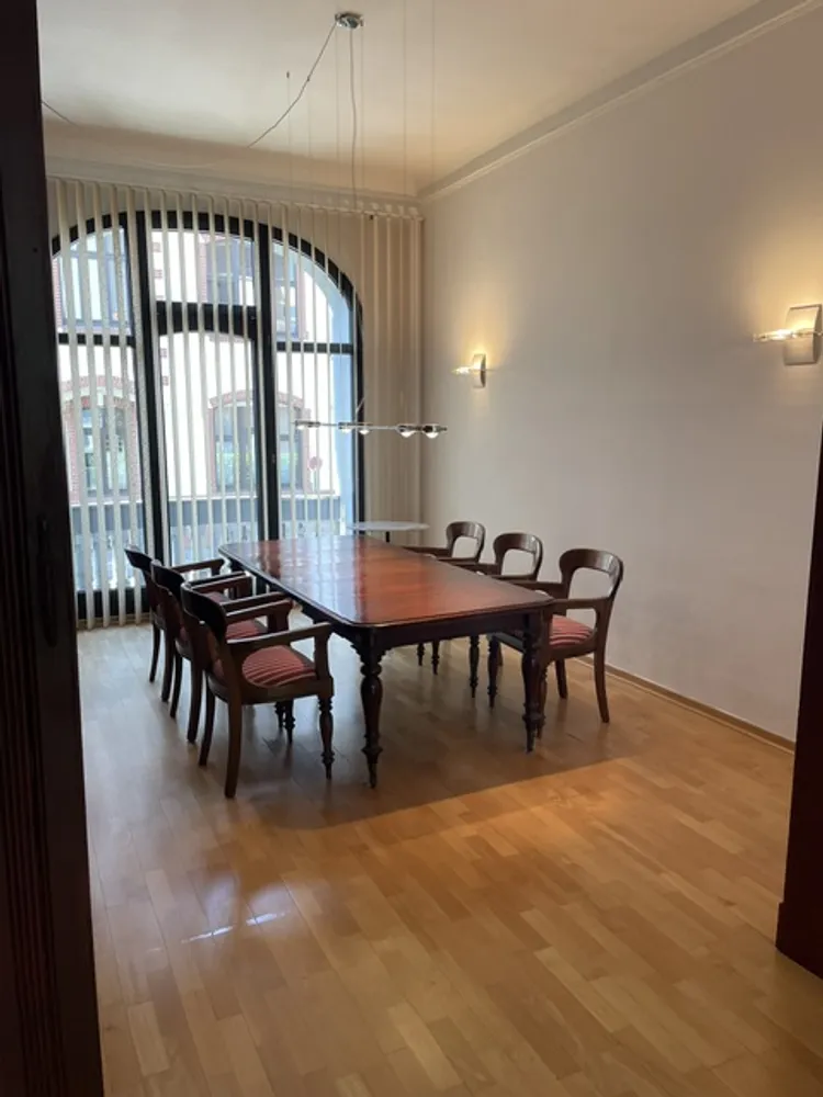 6 Zimmer Wohnung mit 220 m² in Düsseldorf – Bild 8