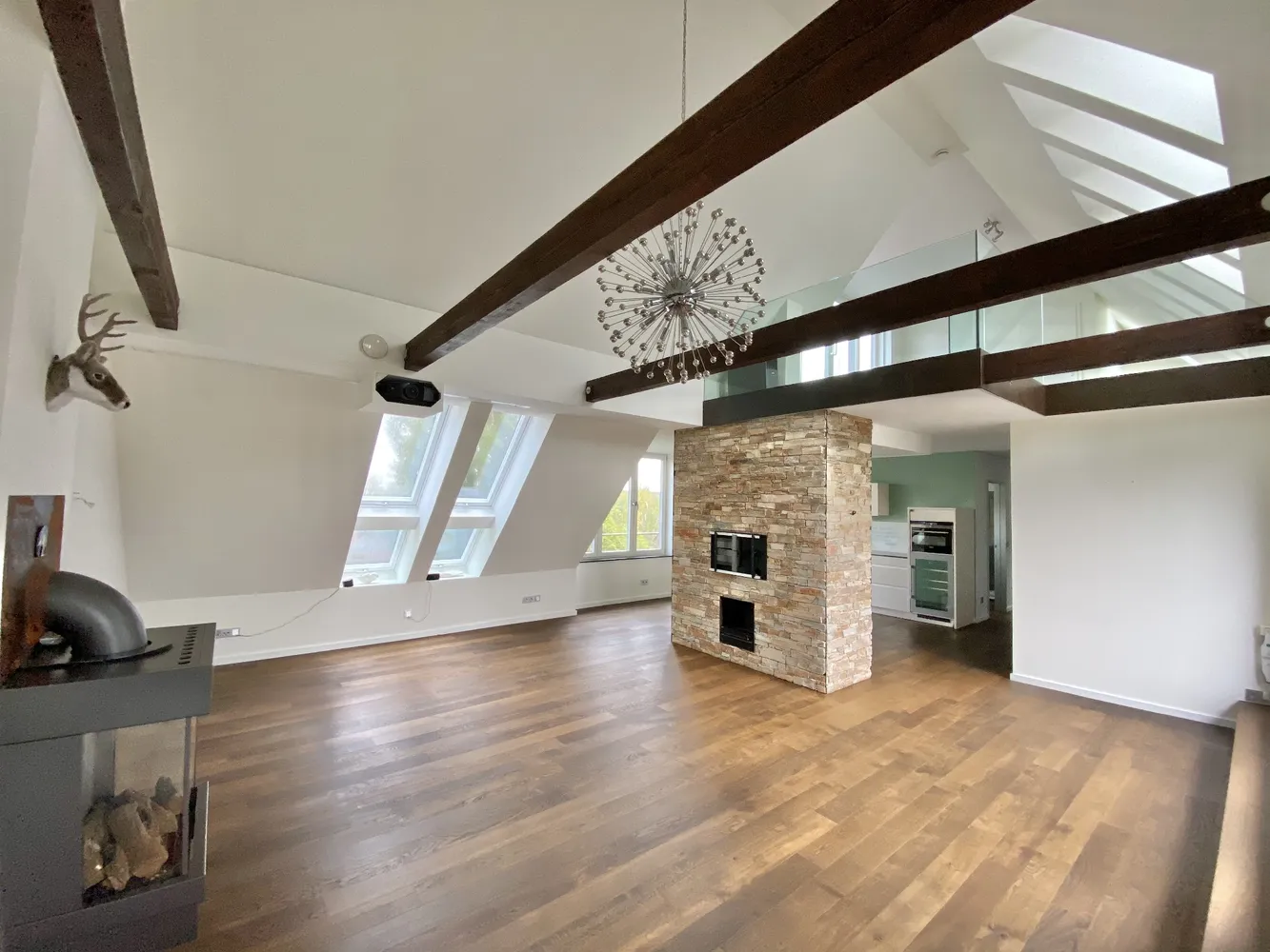 4 Zimmer Wohnung mit 139 m² in Hamburg – Bild 2
