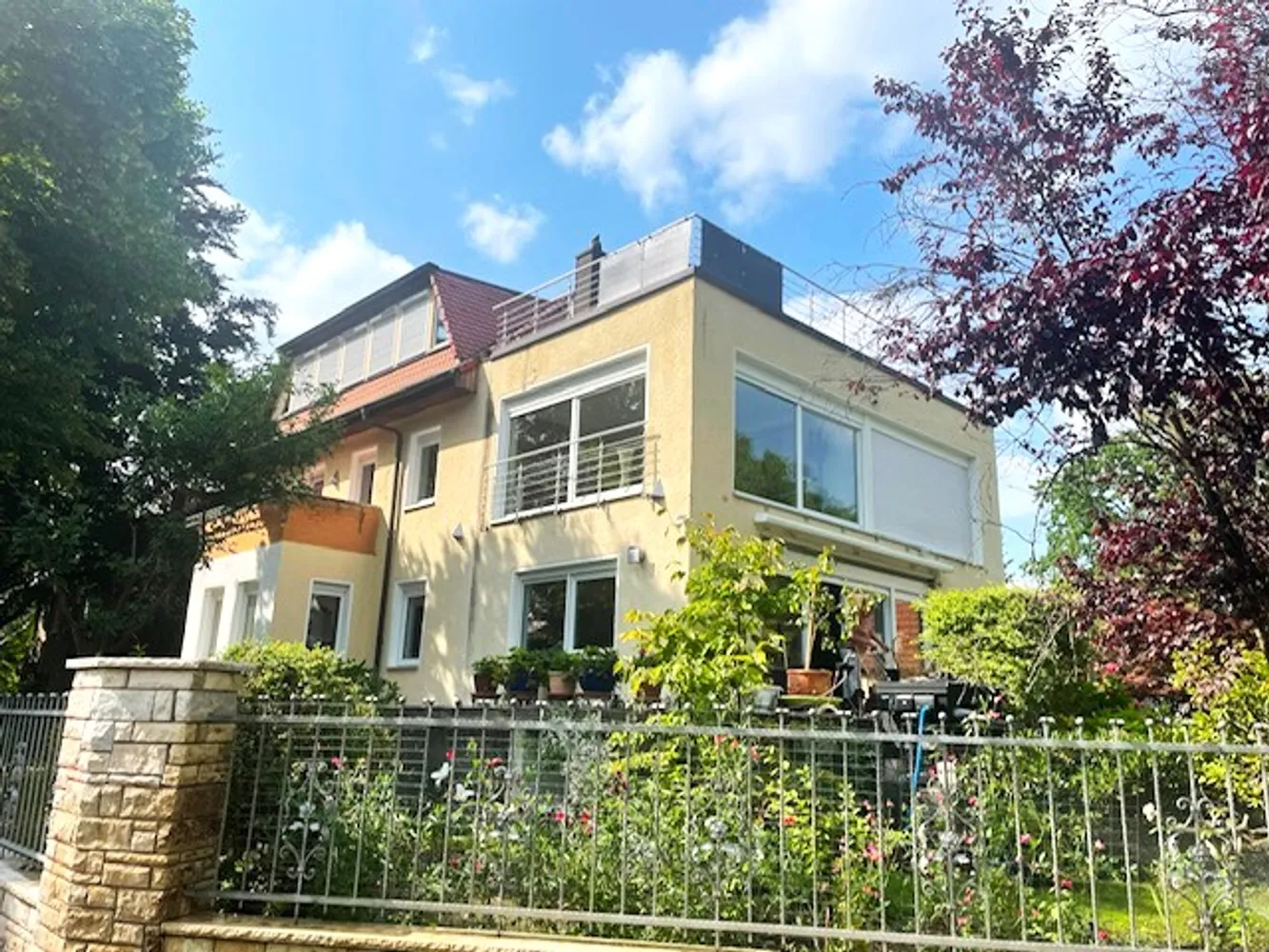 2 Zimmer Wohnung mit 106 m² in Berlin – Bild 1