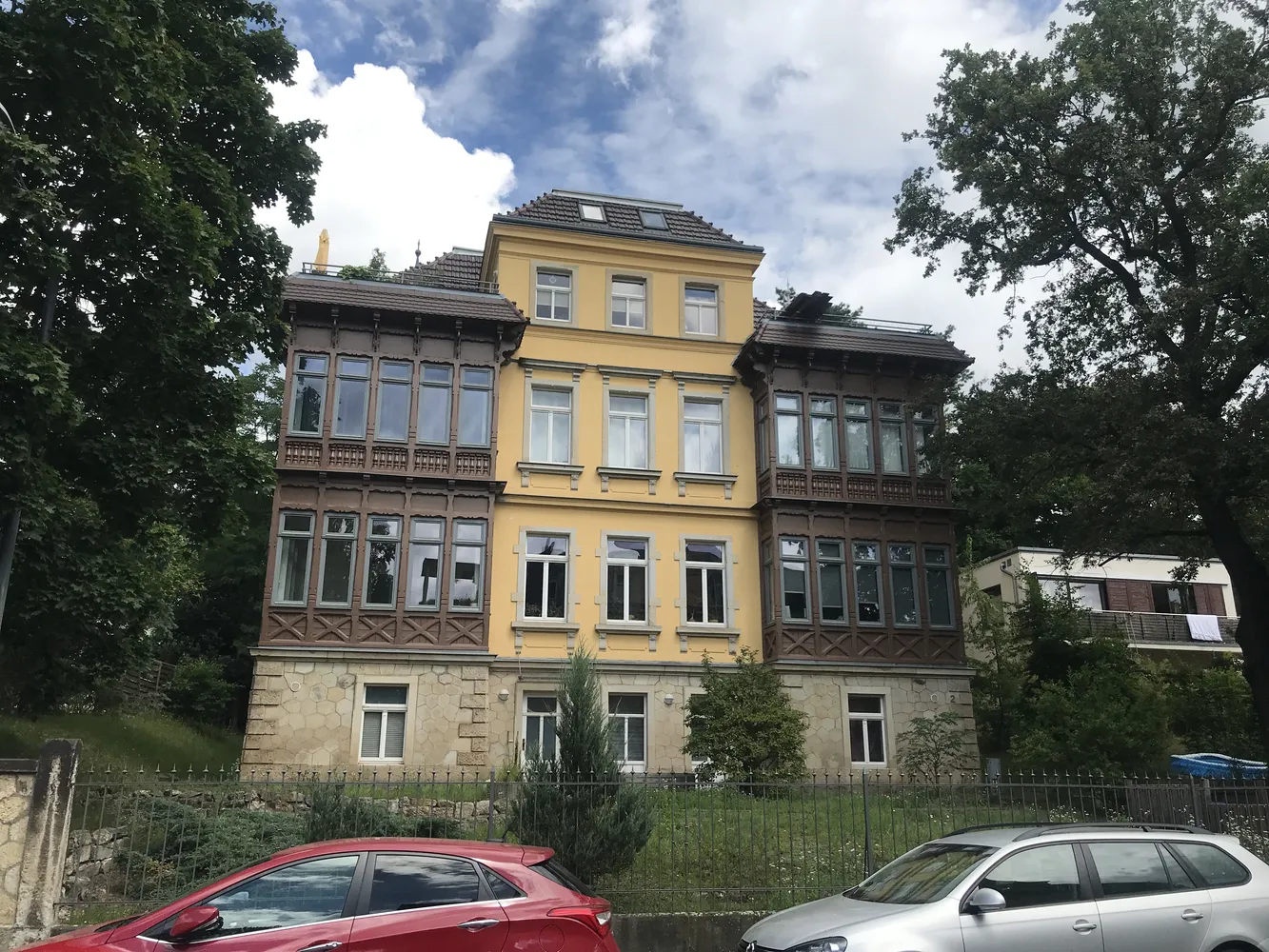 5 Zimmer Wohnung mit 145 m² in Dresden – Bild 1