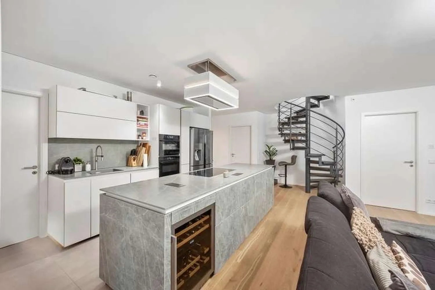 6 Zimmer Wohnung mit 180 m² in Frankfurt am Main – Bild 4