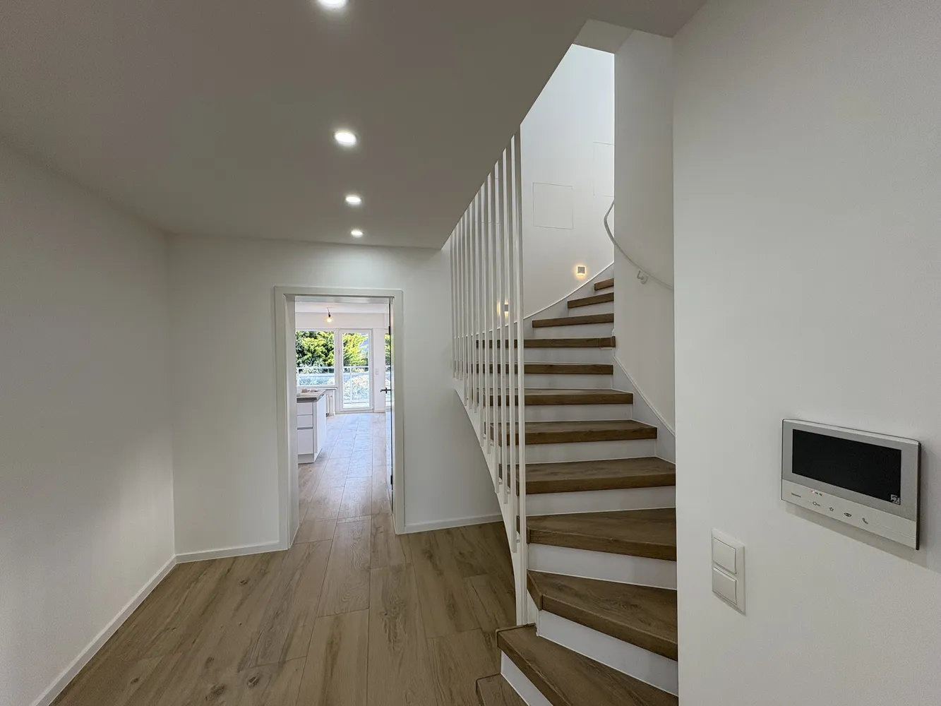 4 Zimmer Wohnung mit 130 m² in Köln – Bild 2