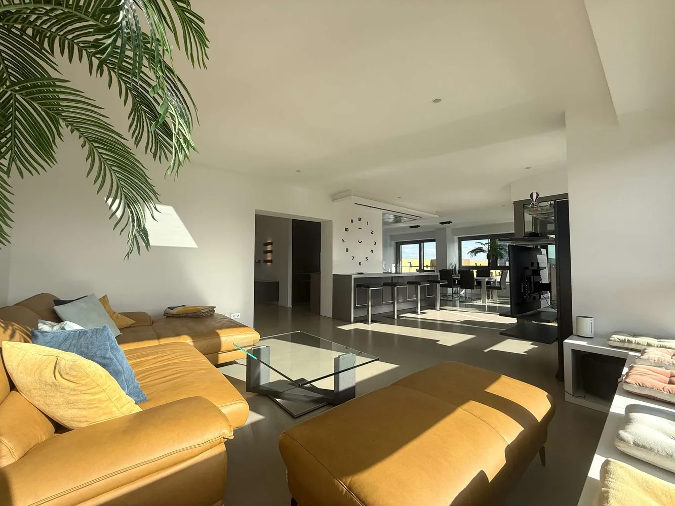 2 Zimmer Wohnung mit 133 m² in Köln – Bild 7
