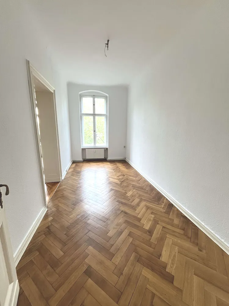 2 Zimmer Wohnung mit 81 m² in Berlin – Bild 2
