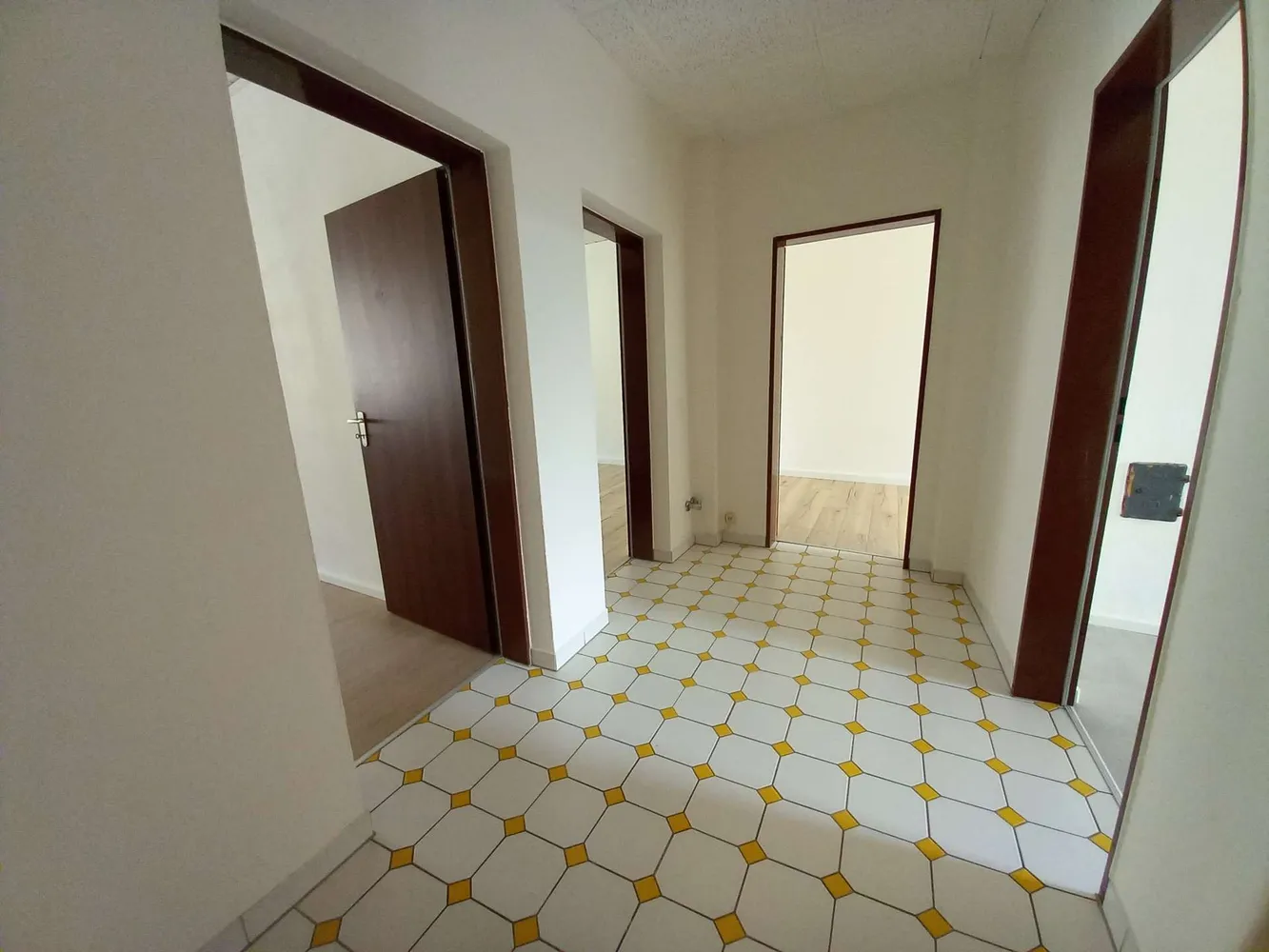 3 Zimmer Wohnung mit 70 m² in Hof – Bild 1
