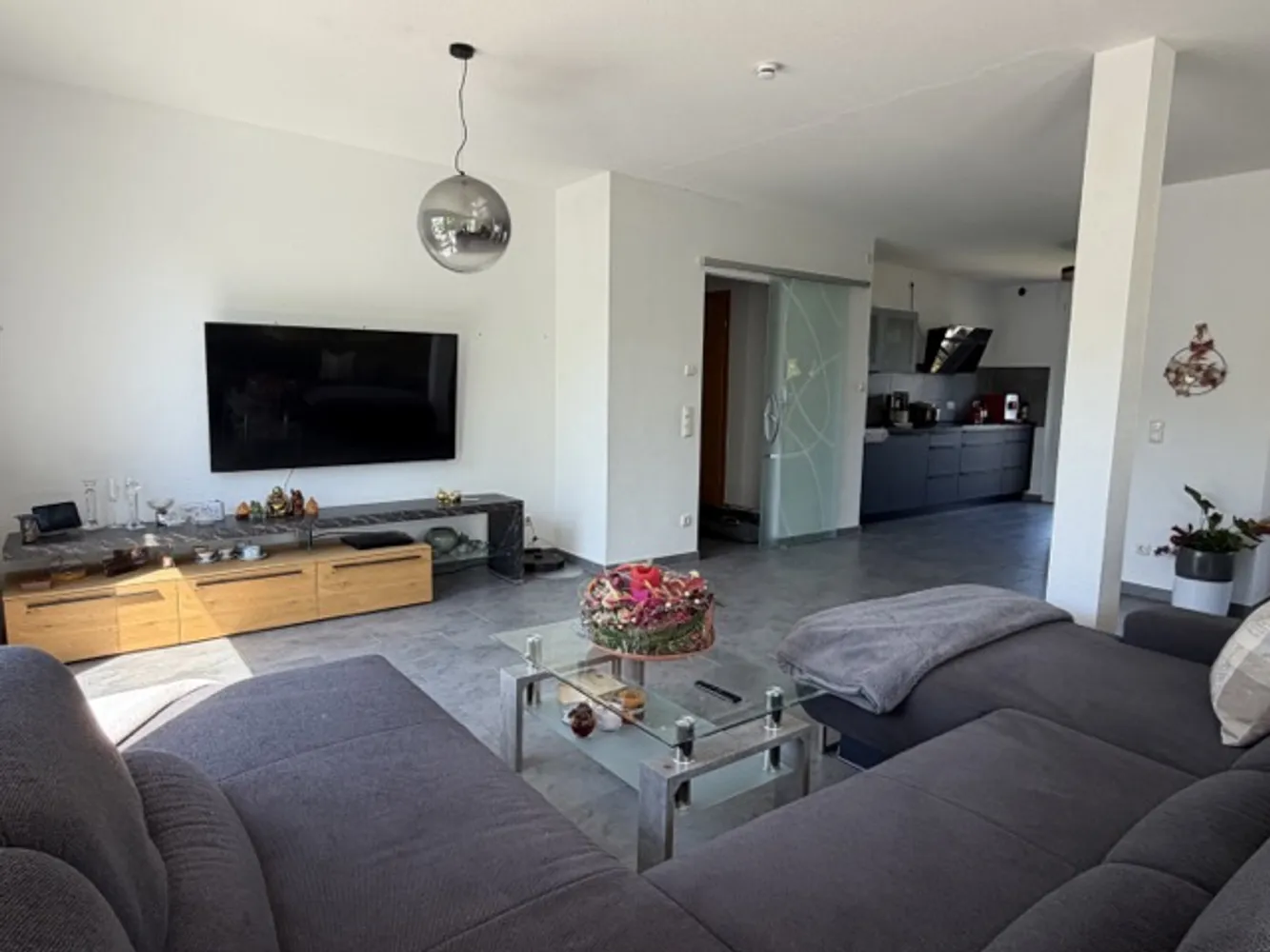 3 Zimmer Wohnung mit 100 m² in Frankfurt am Main – Bild 2