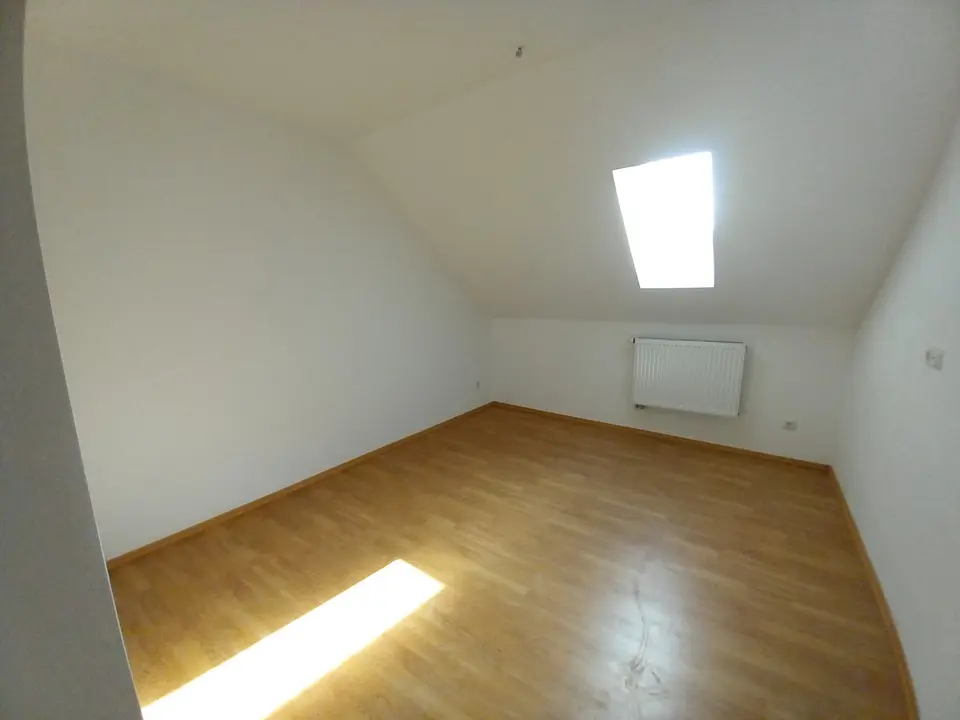 5 Zimmer Wohnung mit 126 m² in Werdau – Bild 2
