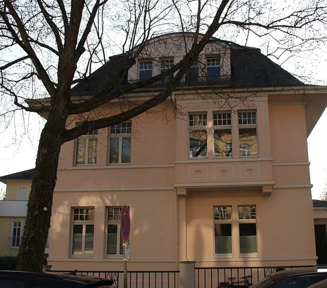 4 Zimmer Wohnung mit 113 m² in Wiesbaden – Bild 1