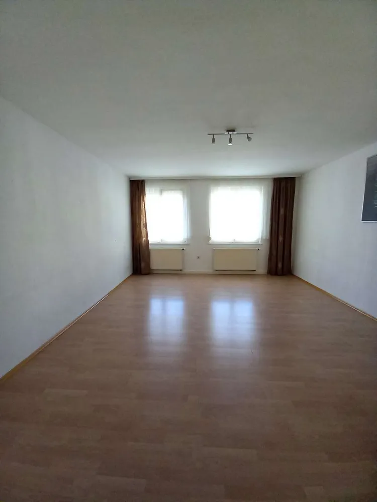 2 Zimmer Wohnung mit 77 m² in Hof – Bild 1