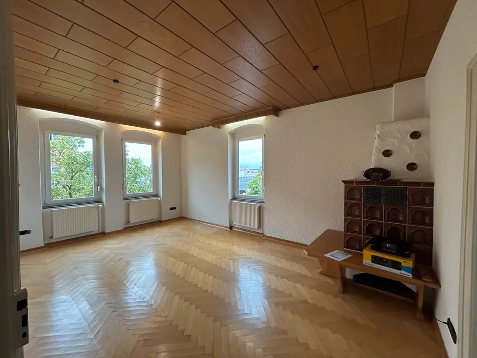 7 Zimmer Wohnung mit 169 m² in Sonneberg – Bild 1