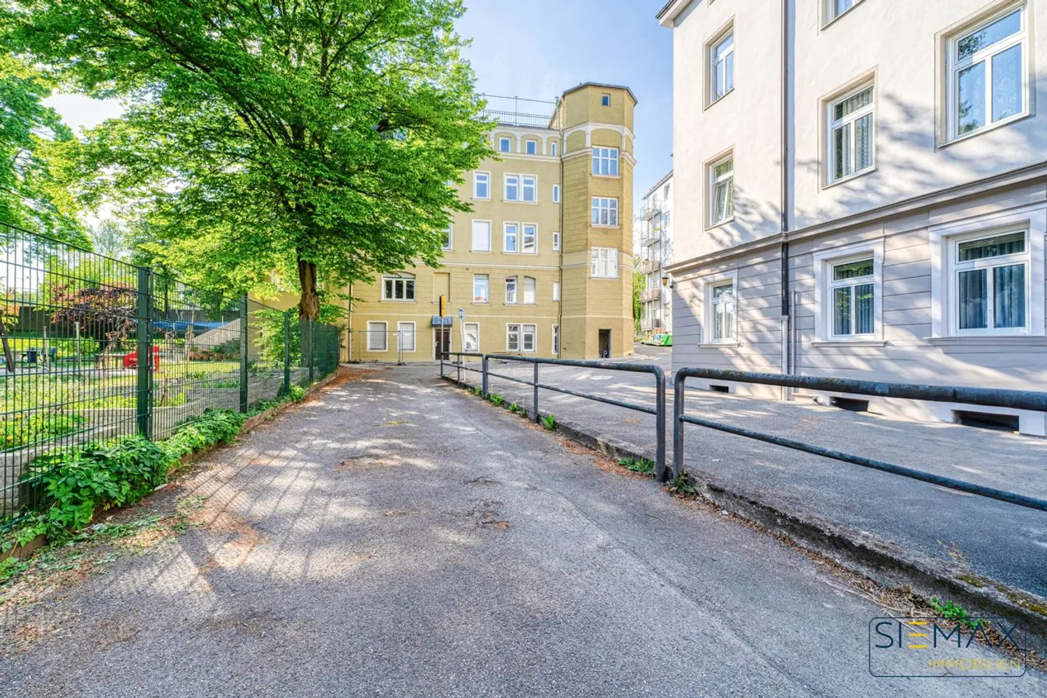 8 Zimmer Wohnung mit 240 m² in Augsburg – Bild 3