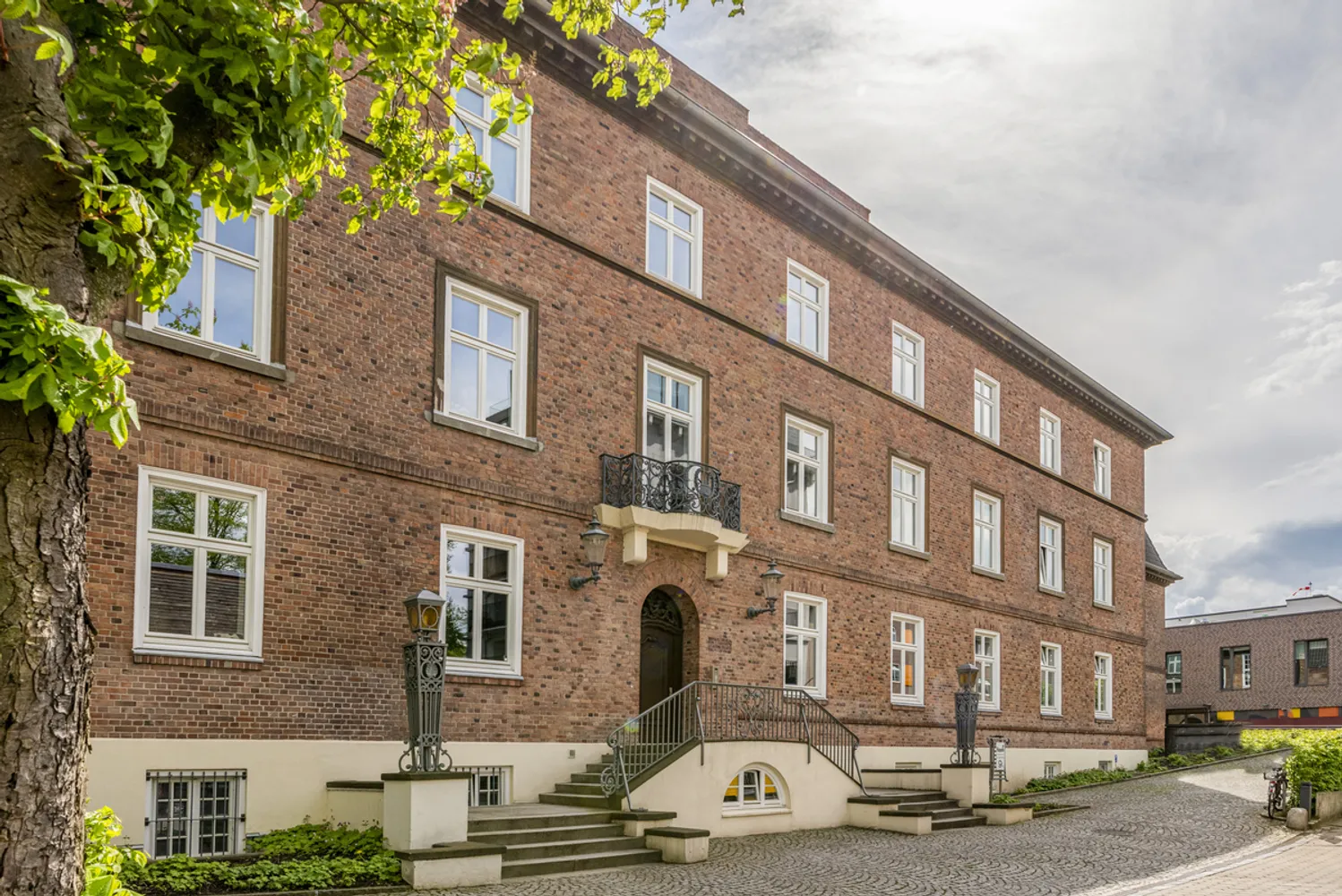 6 Zimmer Wohnung mit 238 m² in Hamburg – Bild 1