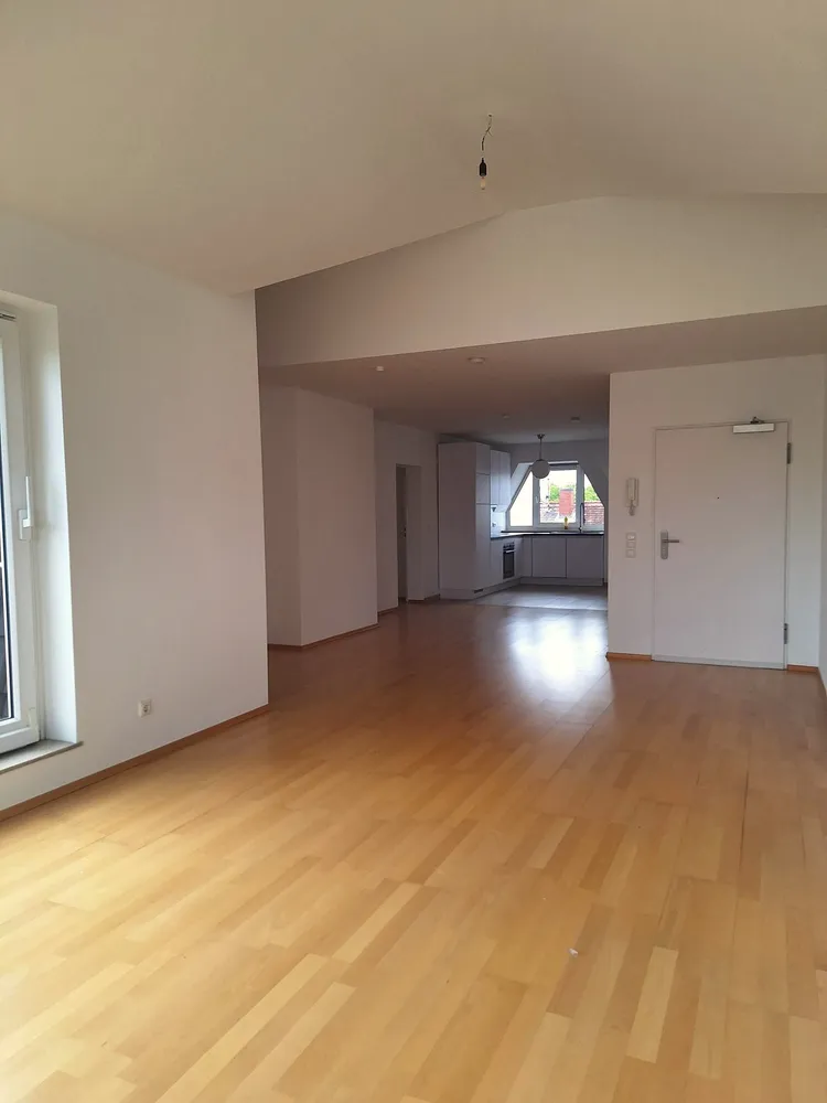 3 Zimmer Wohnung mit 104 m² in Frankfurt am Main – Bild 3