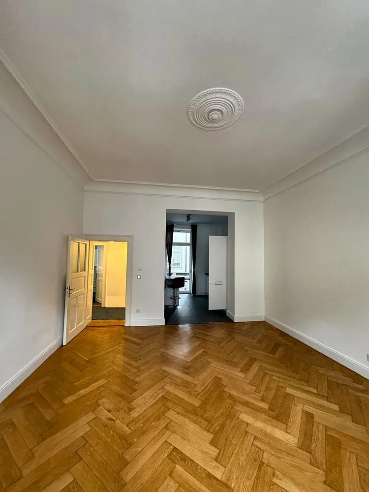 3 Zimmer Wohnung mit 110 m² in München – Bild 2