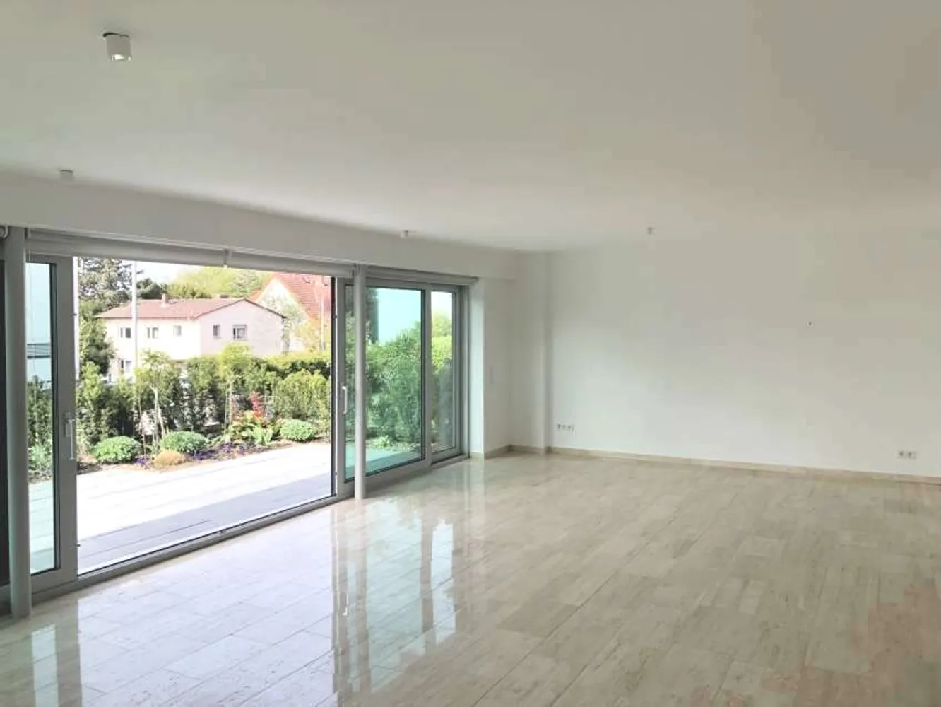 2 Zimmer Wohnung mit 110 m² in Wiesbaden – Bild 7