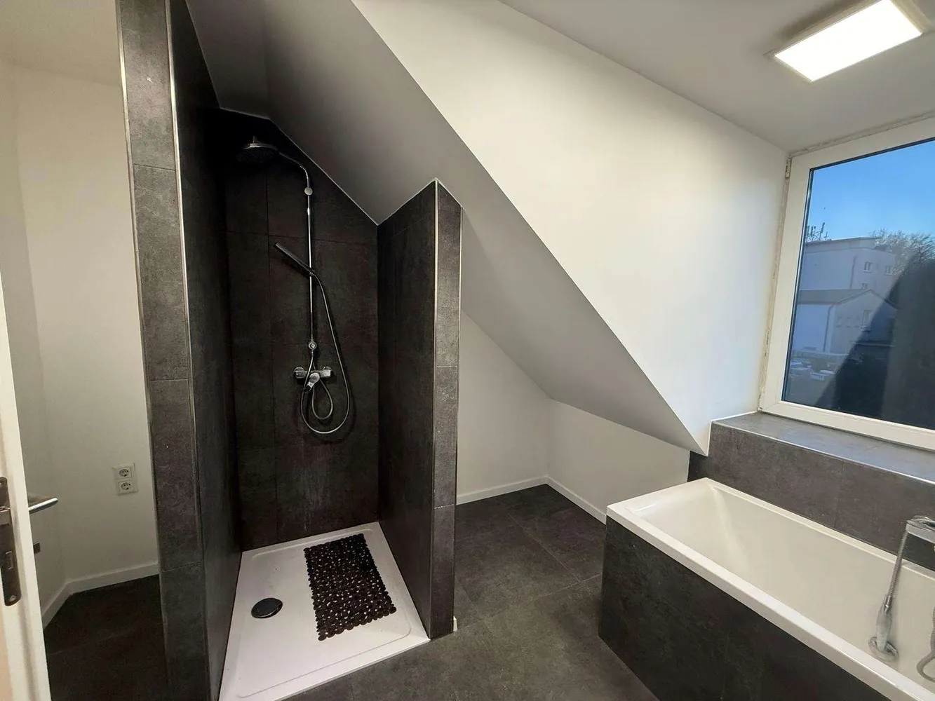 4 Zimmer Wohnung mit 100 m² in Wuppertal – Bild 2