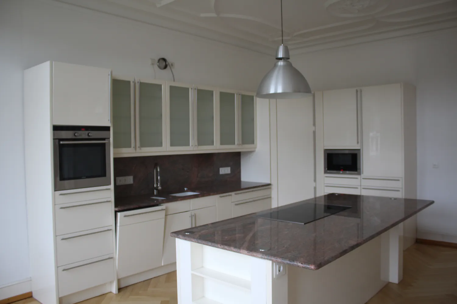 10 Zimmer Wohnung mit 320 m² in Frankfurt am Main – Bild 2