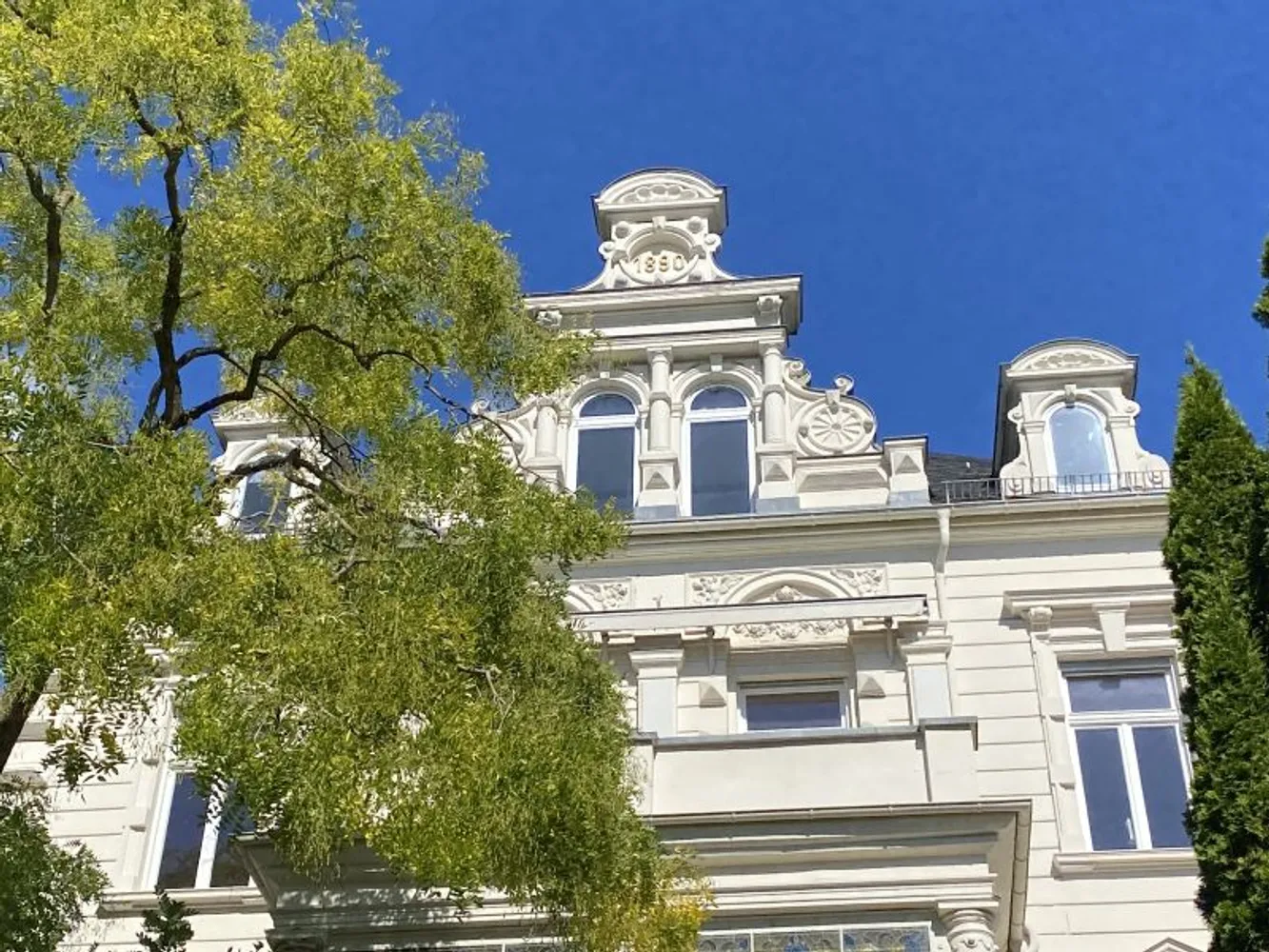 4 Zimmer Wohnung mit 120 m² in Wiesbaden – Bild 1