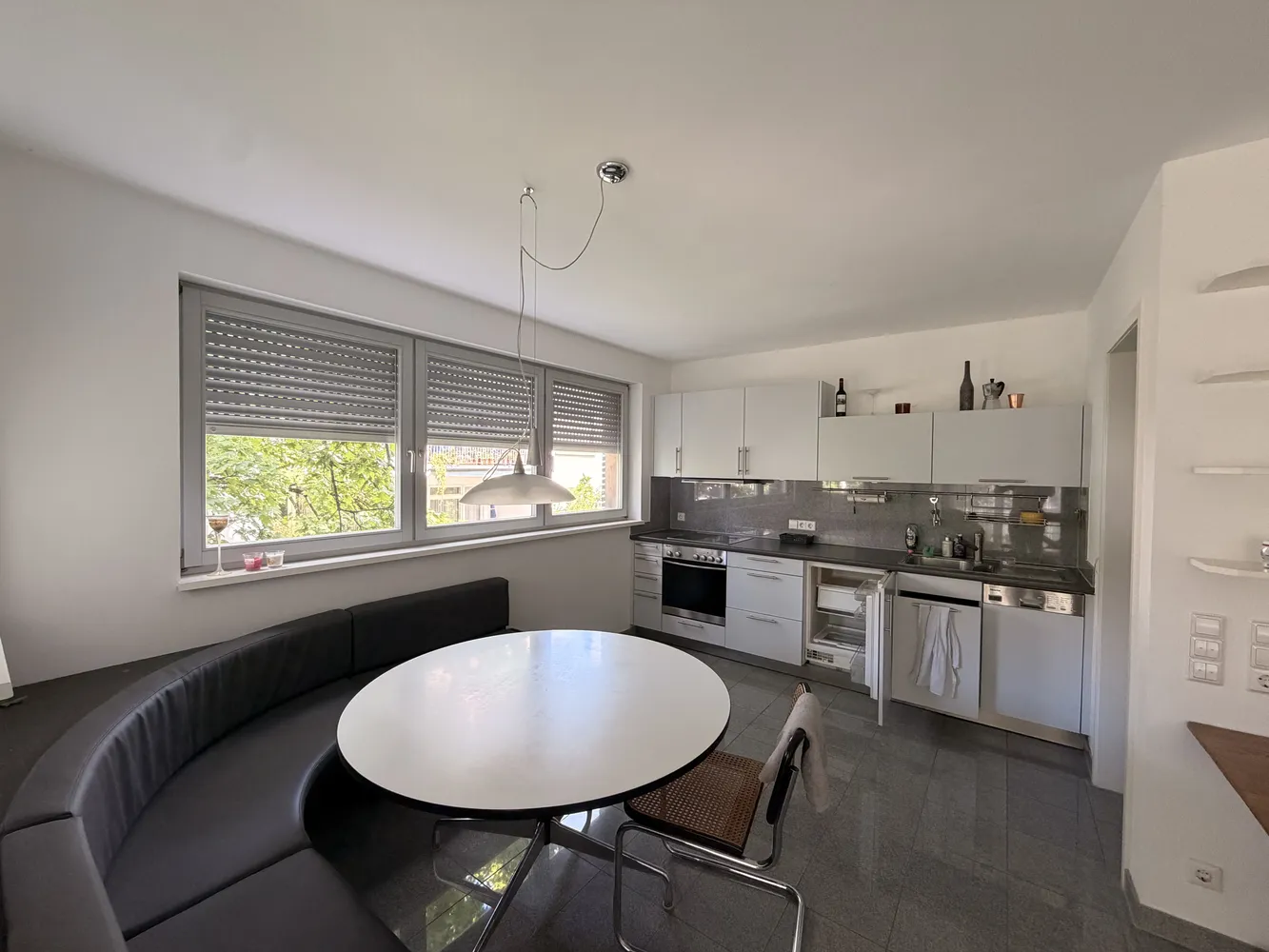 2 Zimmer Wohnung mit 77 m² in Karlsruhe – Bild 2