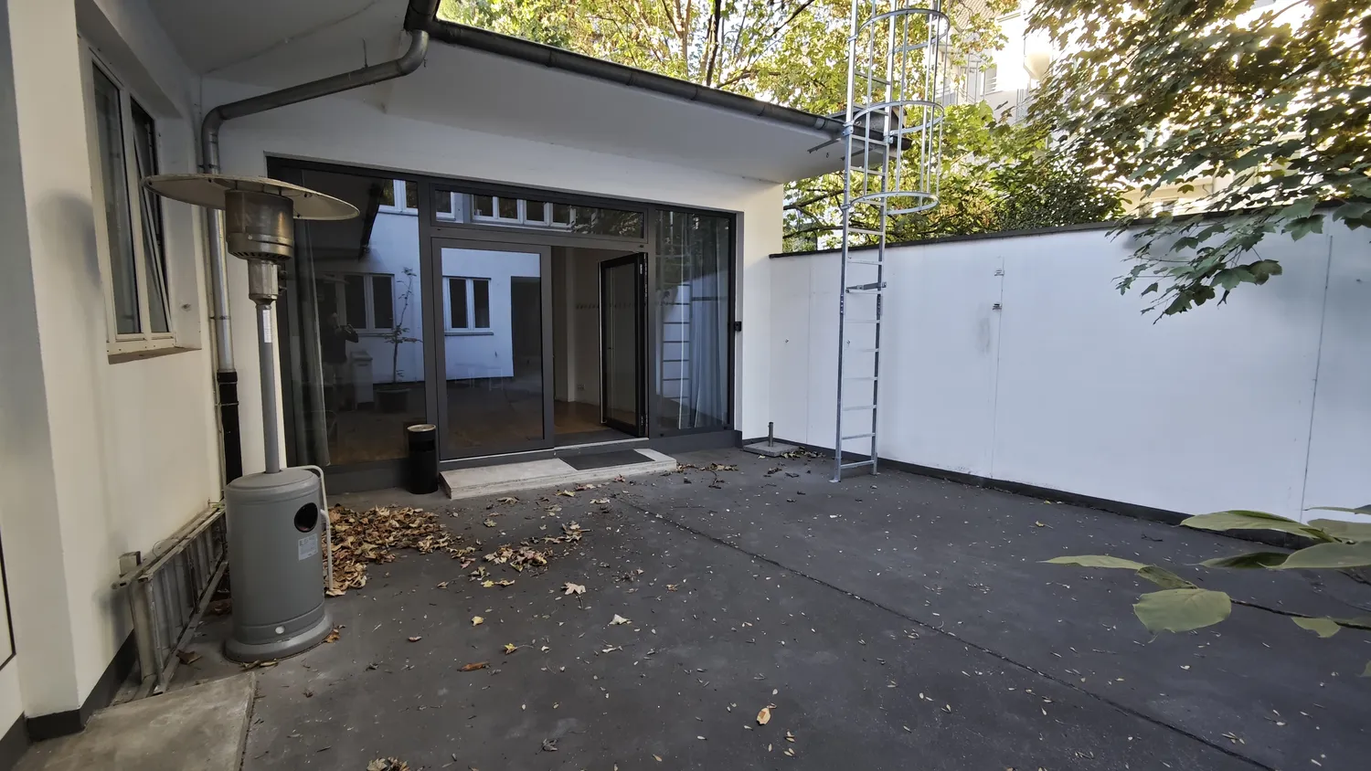 2 Zimmer Wohnung mit 131 m² in Düsseldorf – Bild 1