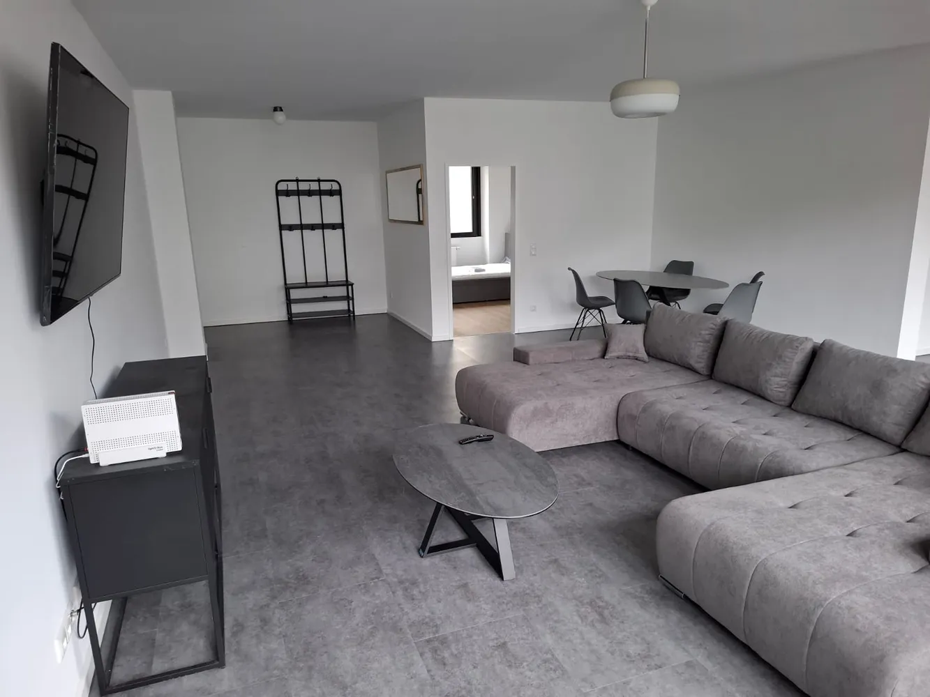 6 Zimmer Wohnung mit 250 m² in Aachen – Bild 1