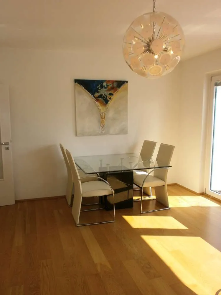 2 Zimmer Wohnung mit 60 m² in Düsseldorf – Bild 2