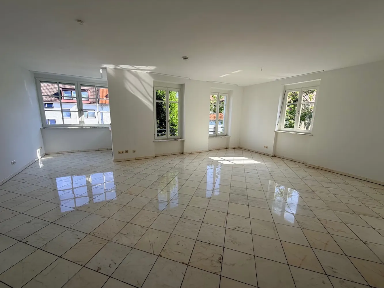 2 Zimmer Wohnung mit 100 m² in Regensburg – Bild 3