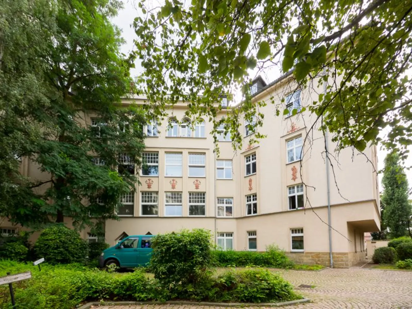 6 Zimmer Wohnung mit 245 m² in Leipzig – Bild 1