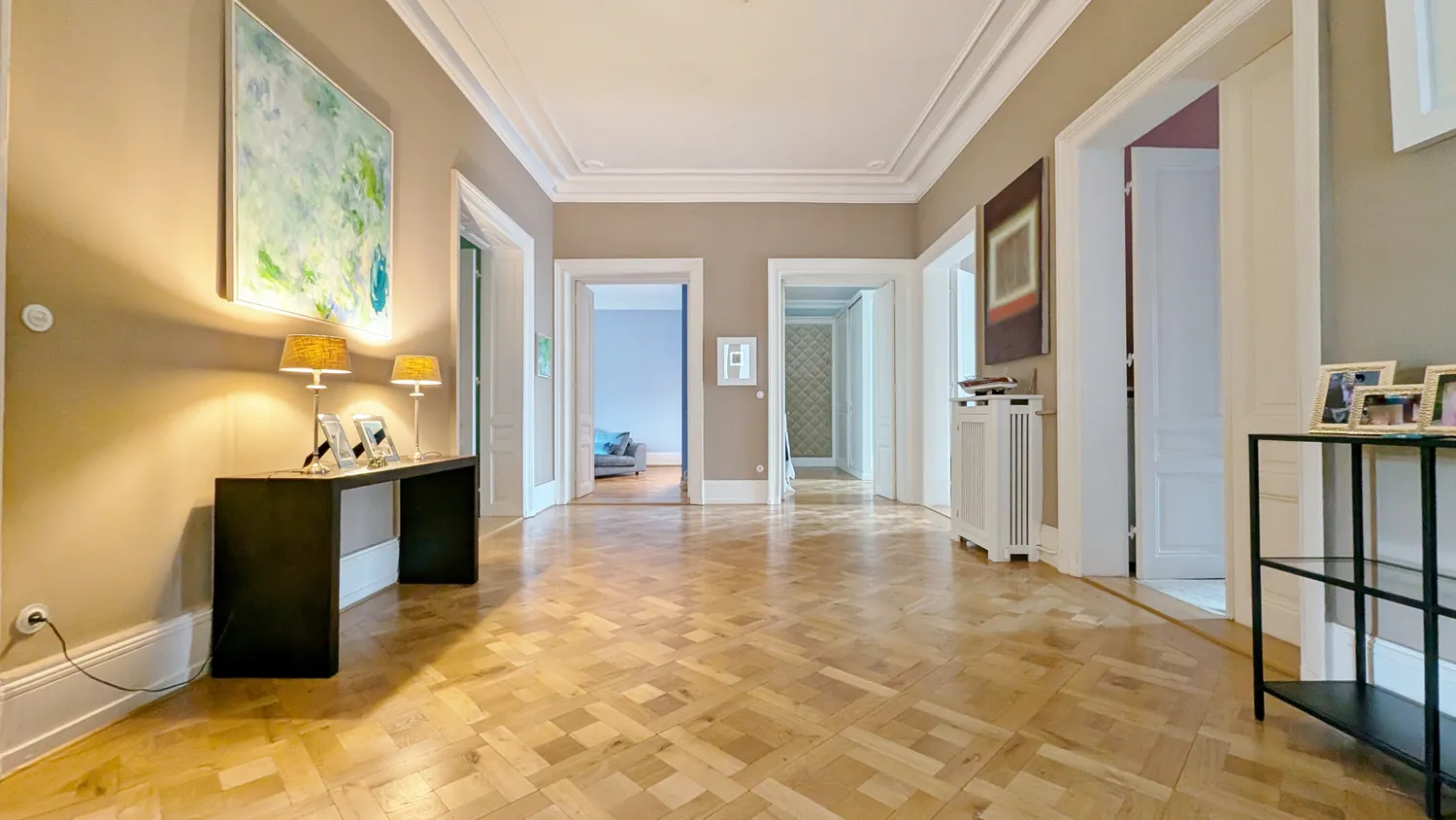 6 Zimmer Wohnung mit 250 m² in Frankfurt am Main – Bild 2
