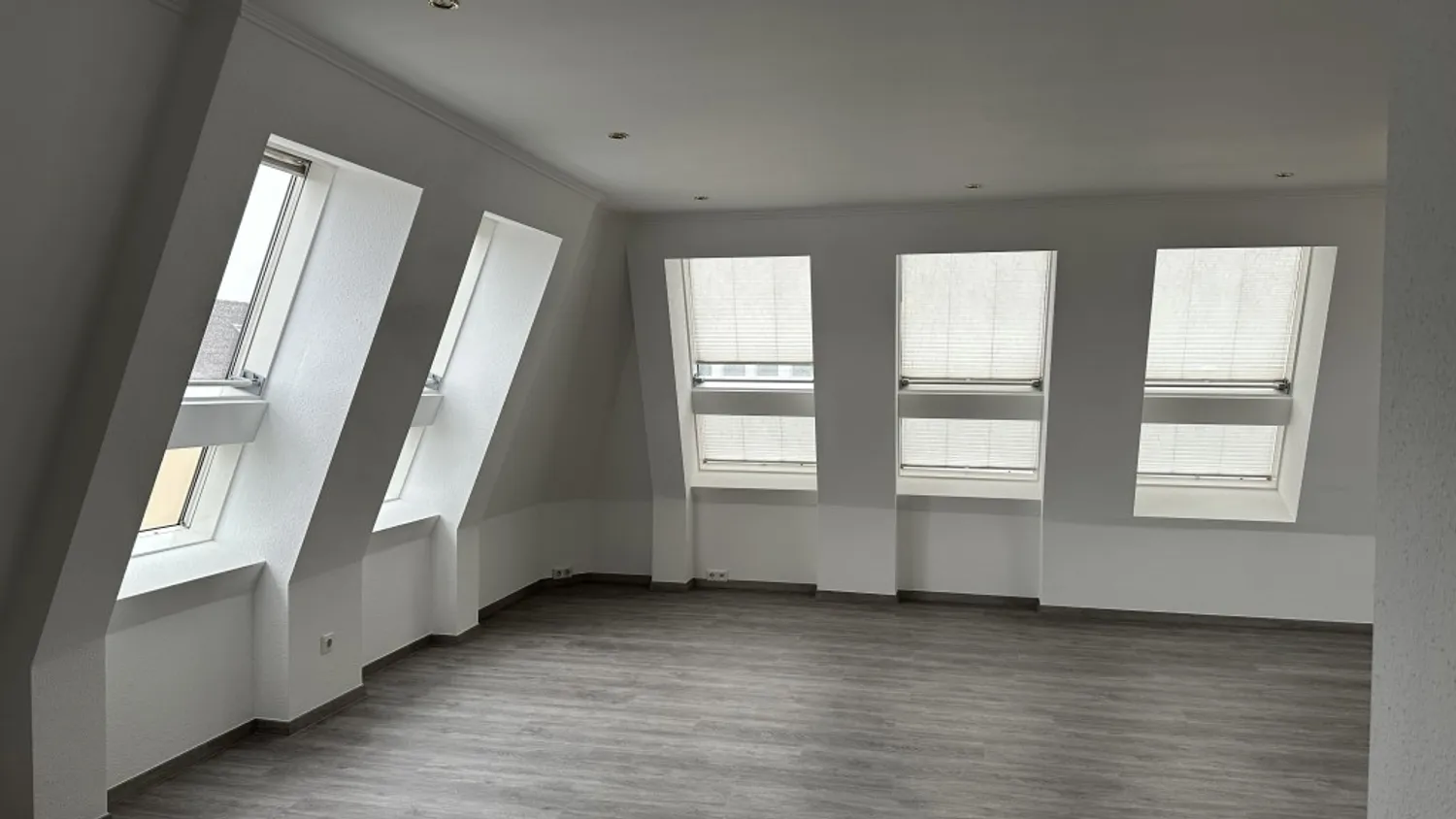 4 Zimmer Wohnung mit 129 m² in Solingen – Bild 1