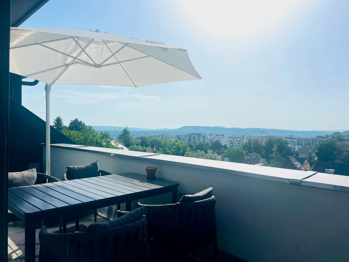 4 Zimmer Wohnung mit 118 m² in Stuttgart – Bild 1