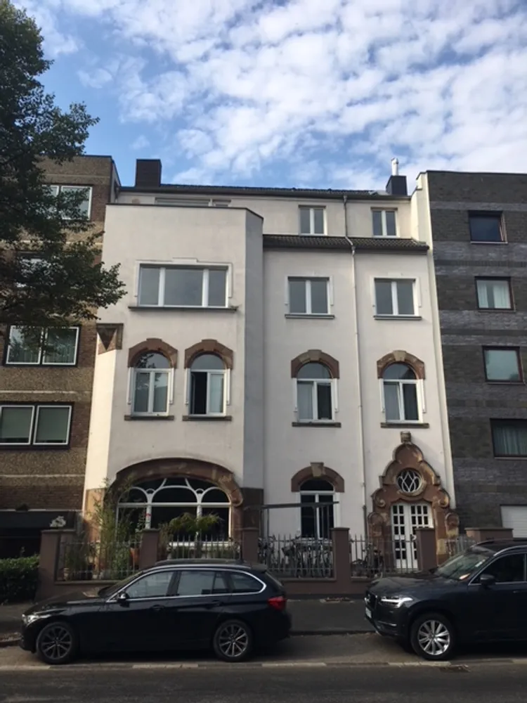 6 Zimmer Wohnung mit 190 m² in Düsseldorf – Bild 1