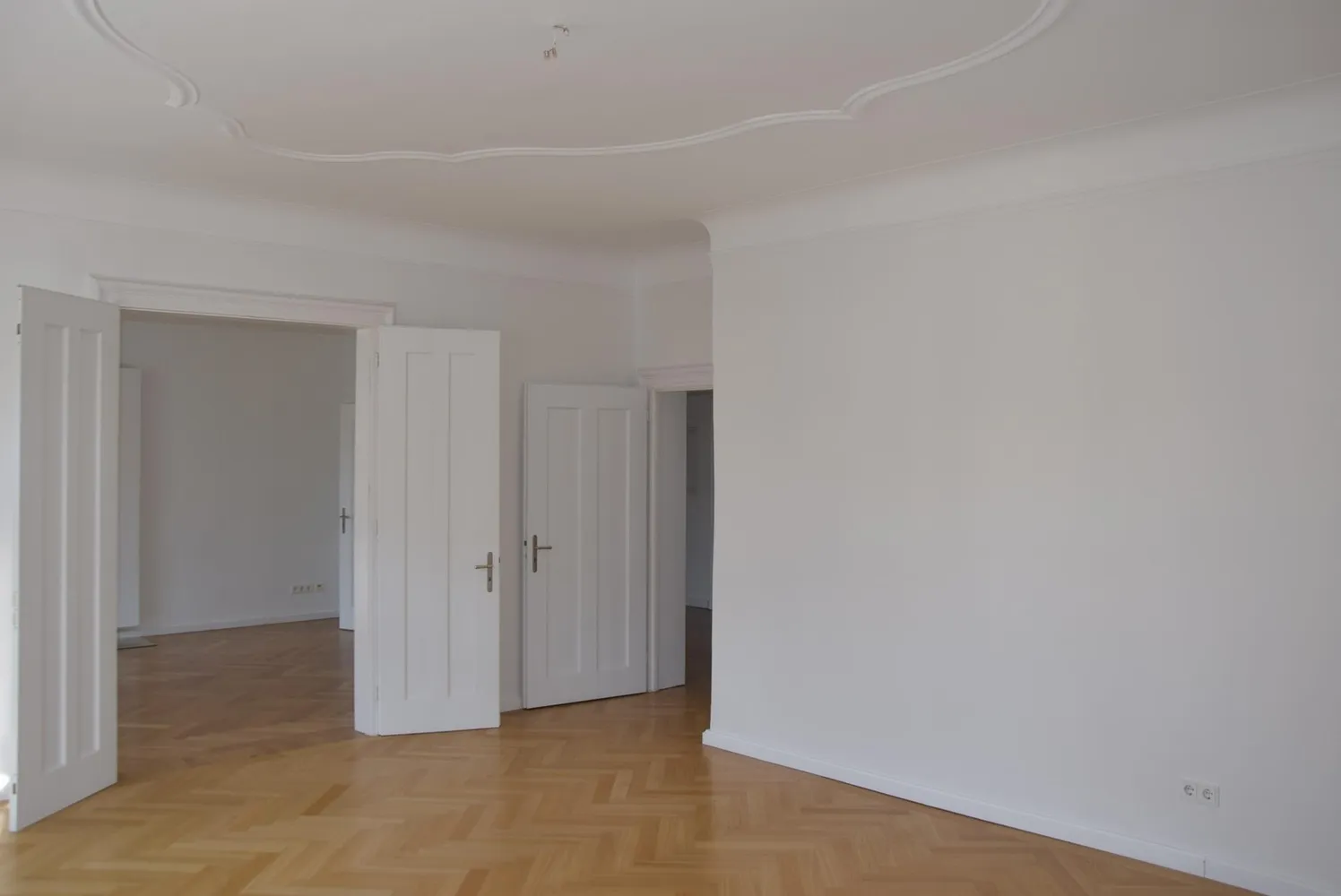 6 Zimmer Wohnung mit 236 m² in München – Bild 11